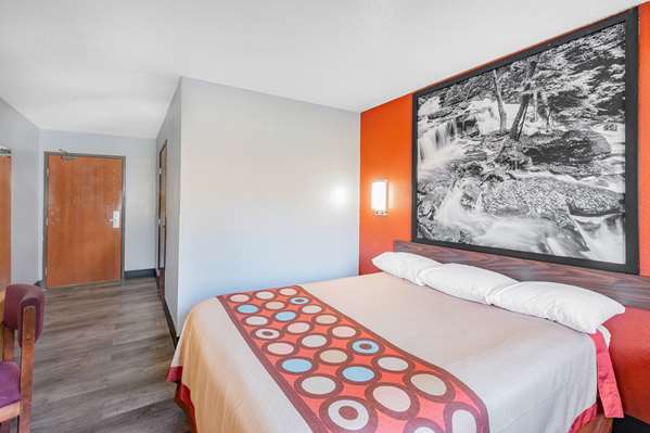  - Super 8 Hotel Waynesburg - I-79, Exit 14