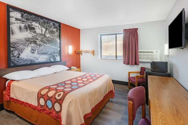  - Super 8 Hotel Waynesburg - I-79, Exit 14