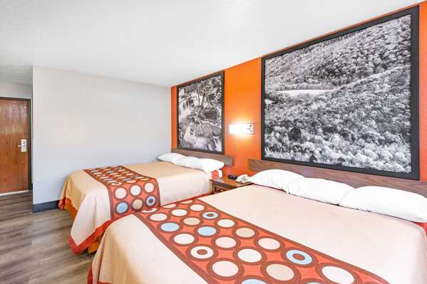  - Super 8 Hotel Waynesburg - I-79, Exit 14