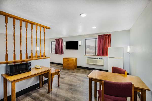 Suite - Super 8 Hotel Waynesburg - I-79, Exit 14