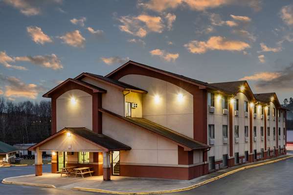 Exterior view - Super 8 Hotel Waynesburg - I-79, Exit 14