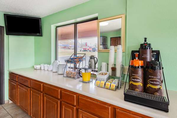  - Super 8 Hotel Waynesburg - I-79, Exit 14