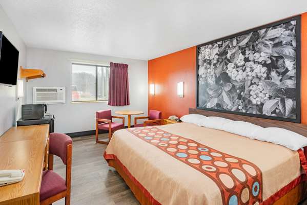  - Super 8 Hotel Waynesburg - I-79, Exit 14