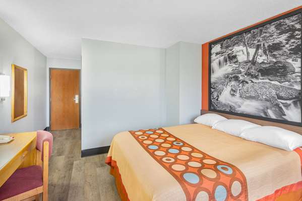  - Super 8 Hotel Waynesburg - I-79, Exit 14