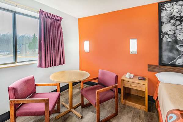  - Super 8 Hotel Waynesburg - I-79, Exit 14