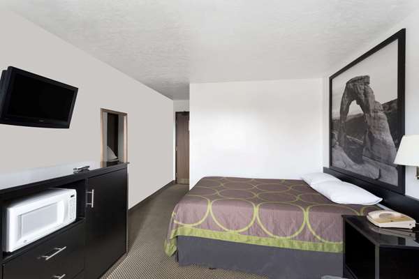  - Super 8 Hotel Logan