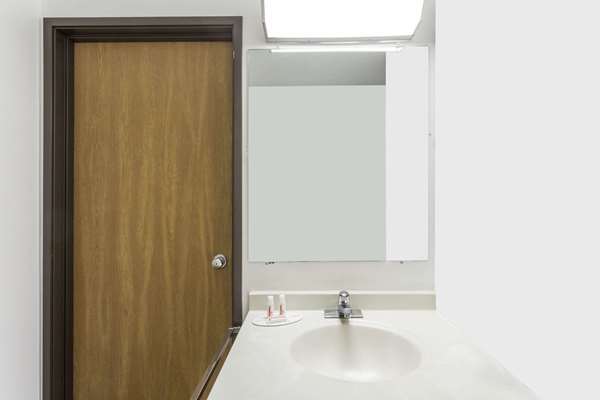  - Super 8 Hotel Logan