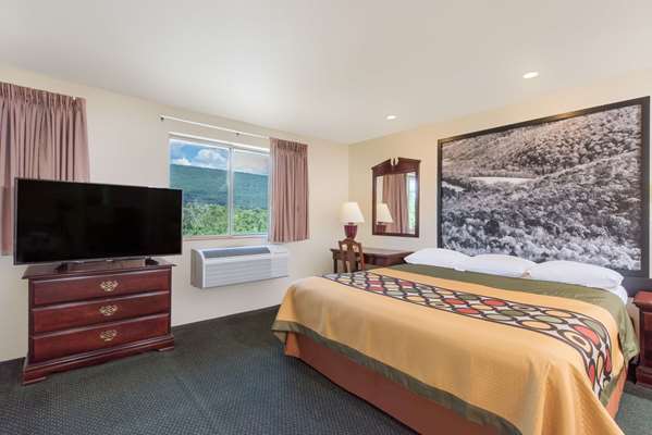 Suite - Super 8 Motel Burnham