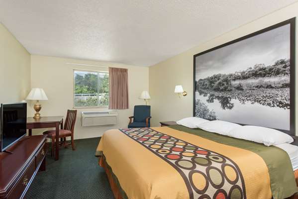  - Super 8 Motel Burnham