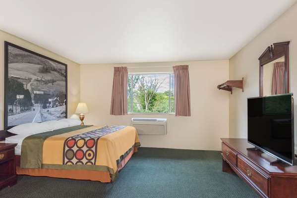 Suite - Super 8 Motel Burnham