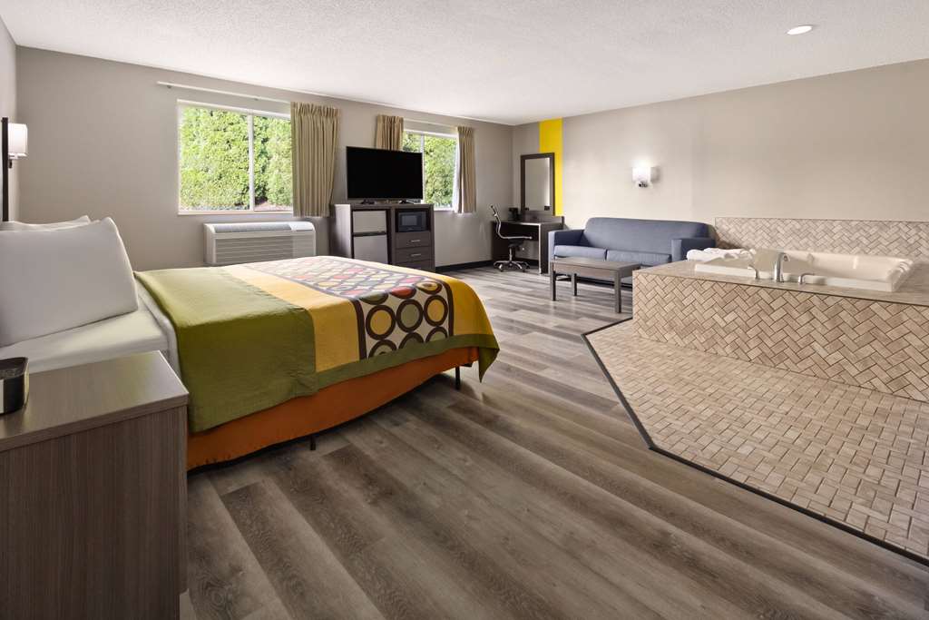 SUPER 8 BY WYNDHAM BURNHAM/LEWISTOW-guestroom-Guest Room,Tub - Jetted,Suite,On-Site.jpg
