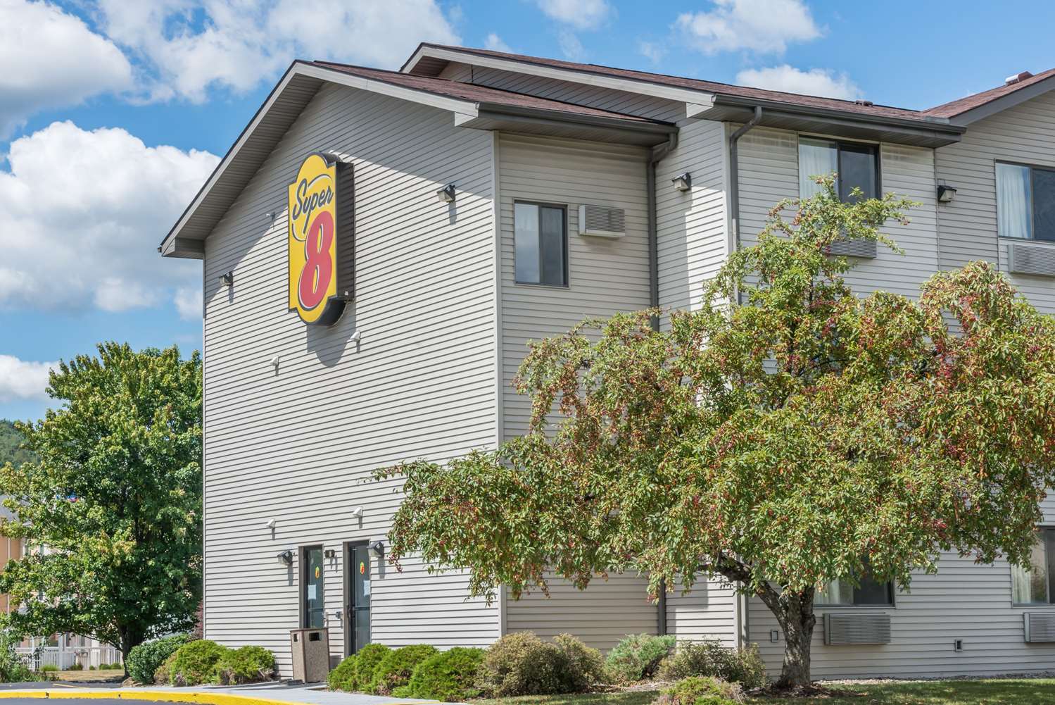 Super 8 Hotel New Stanton I70, Exit 57, PA See Discounts