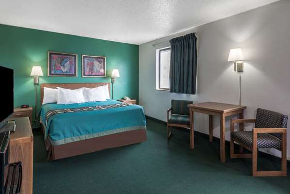  - Super 8 Hotel New Stanton - I-70, Exit 57