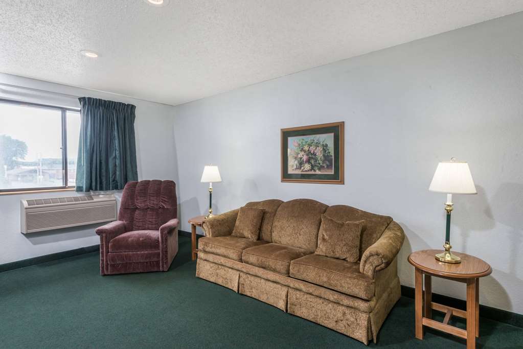SUPER 8 BY WYNDHAM NEW STANTON-guestroom-Guest Room,Suite,On-Site.jpg