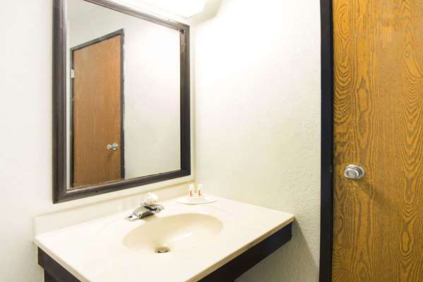  - Super 8 Hotel Pittsburgh Airport Moon Township