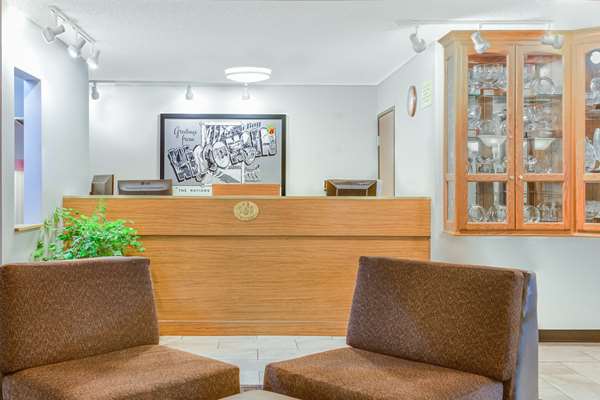  - Super 8 Hotel Airport Green Bay