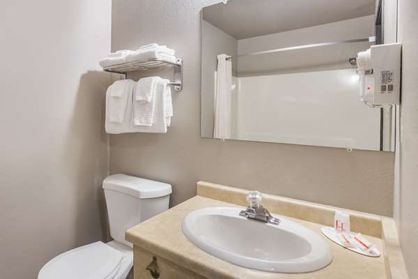  - Super 8 Hotel Airport Green Bay