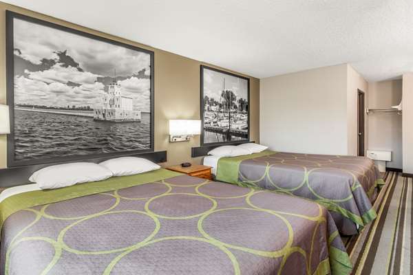 - Super 8 Hotel Airport Green Bay