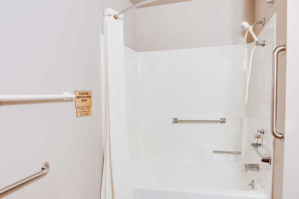  - Super 8 Hotel Airport Green Bay