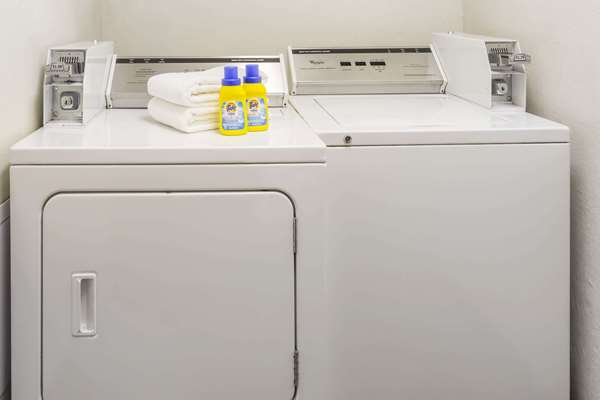  - Super 8 Motel Hampton