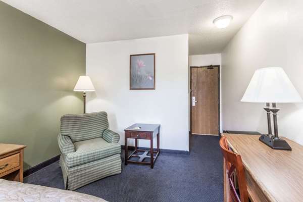  - Super 8 Motel Hampton