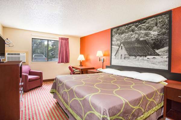  - Super 8 Hotel Harrisonburg - I-81, Exit 243
