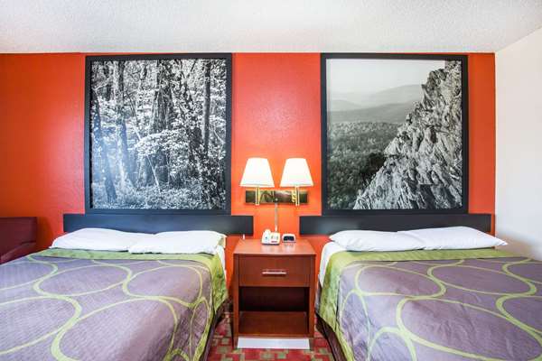  - Super 8 Hotel Harrisonburg - I-81, Exit 243