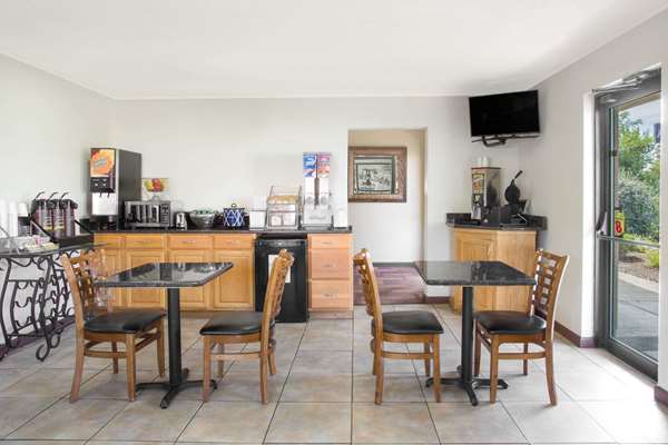  - Super 8 Hotel Abingdon - I-81, Exit 17