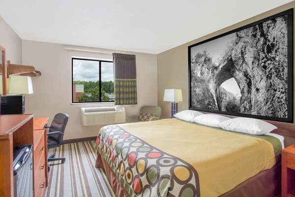  - Super 8 Hotel Abingdon - I-81, Exit 17