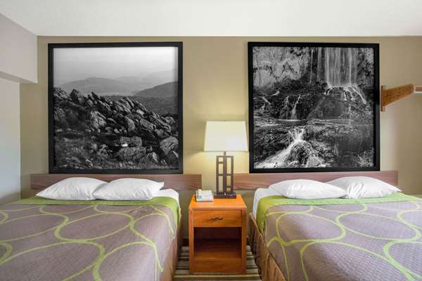  - Super 8 Hotel Abingdon - I-81, Exit 17