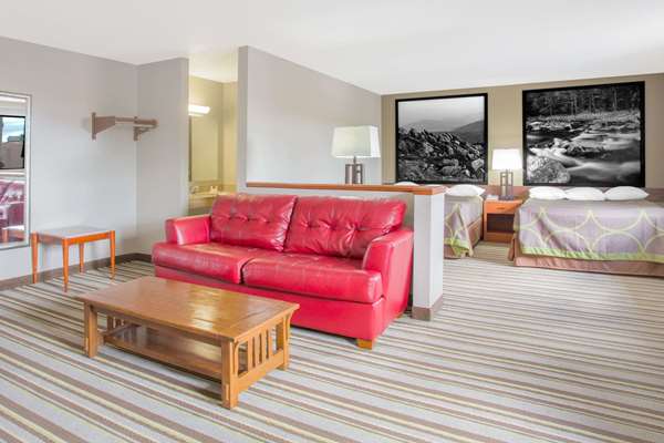 Suite - Super 8 Hotel Abingdon - I-81, Exit 17