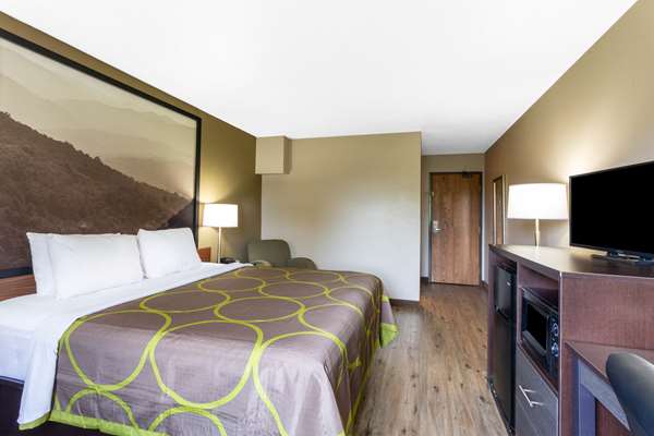  - Super 8 Hotel Abingdon - I-81, Exit 17