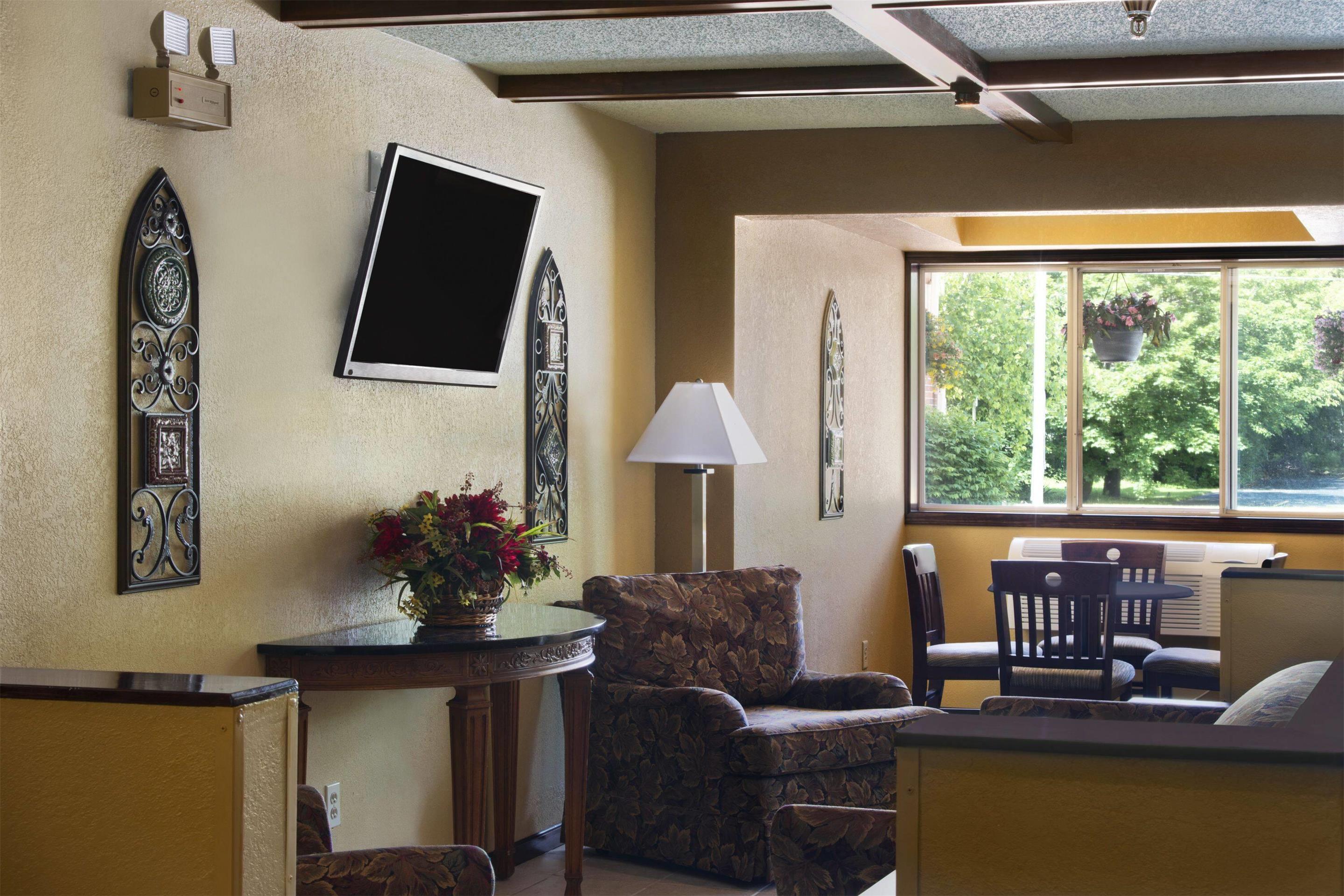 Lobby | Super 8 by Wyndham Whitewater WI