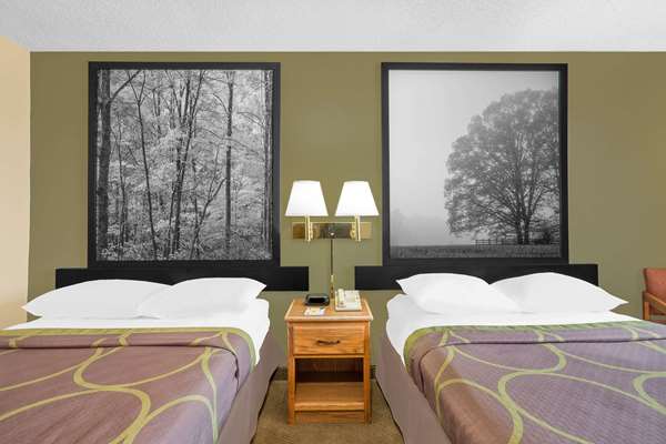  - Super 8 Hotel Roanoke - I-581, Exit 2S