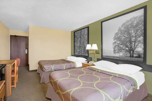  - Super 8 Hotel Roanoke - I-581, Exit 2S
