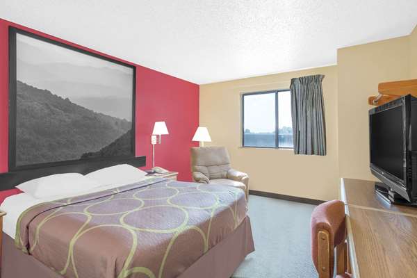  - Super 8 Hotel Roanoke - I-581, Exit 2S