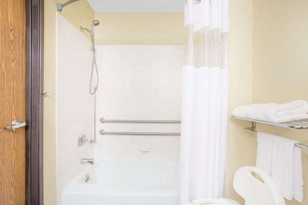  - Super 8 Hotel Roanoke - I-581, Exit 2S