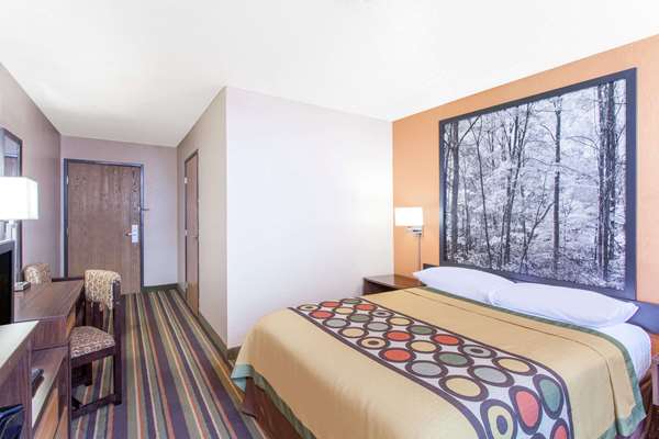  - Super 8 Hotel Norton