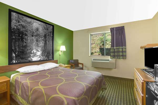  - Super 8 Hotel Radford