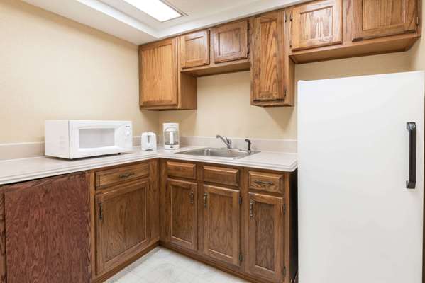  - Super 8 Hotel Henrietta - I-390, Exit 12A