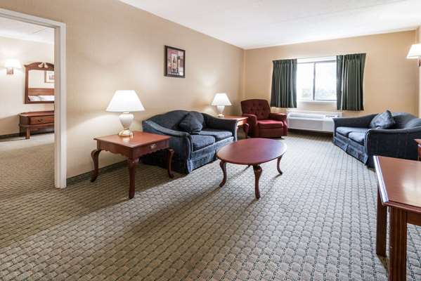 Suite - Super 8 Hotel Henrietta - I-390, Exit 12A
