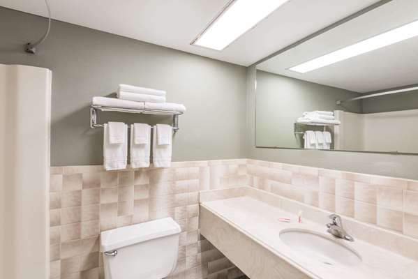  - Super 8 Hotel Henrietta - I-390, Exit 12A