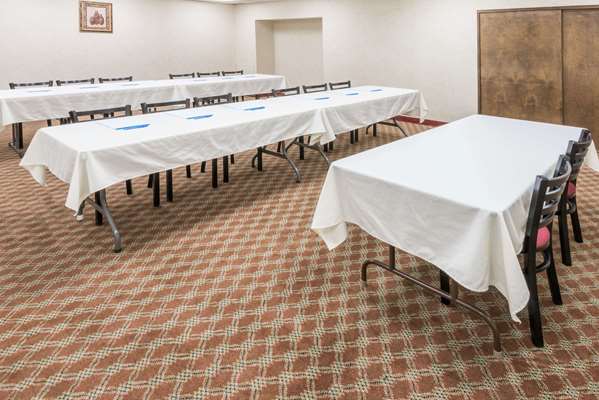  - Super 8 Hotel Henrietta - I-390, Exit 12A