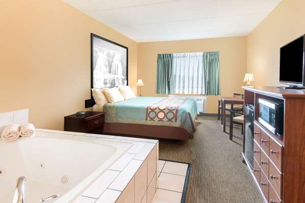 Suite - Super 8 Hotel Henrietta - I-390, Exit 12A