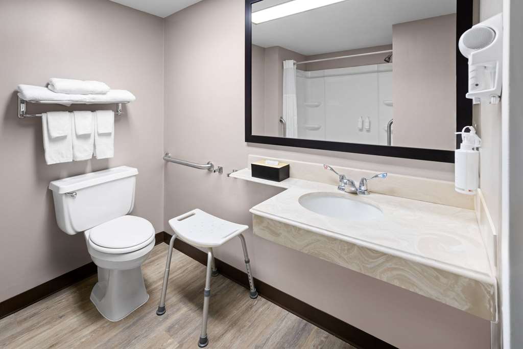 SUPER 8 BY WYNDHAM HENRIETTA/ROCHES-guestroom-Guest Room,Bathroom,Shower,Accessibility,On-Site.jpg