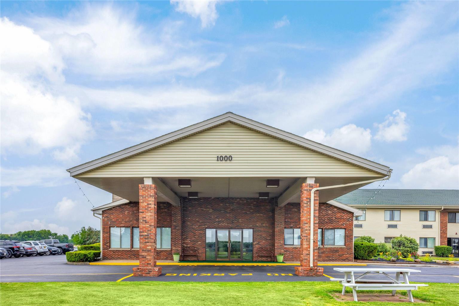 Super 8 Henrietta/Rochester Area
