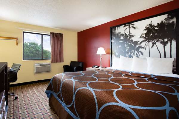  - Super 8 Hotel Chester - I-95, Exit 61B