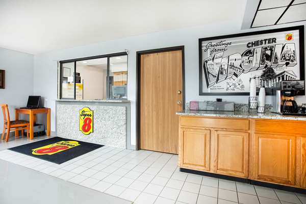  - Super 8 Hotel Chester - I-95, Exit 61B