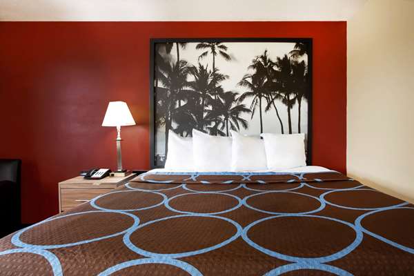  - Super 8 Hotel Chester - I-95, Exit 61B