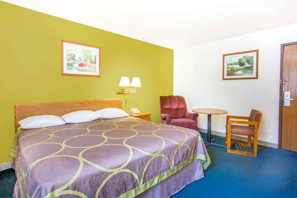  - Super 8 Hotel Broad Street Richmond - I-64, Exits 183 & 183C